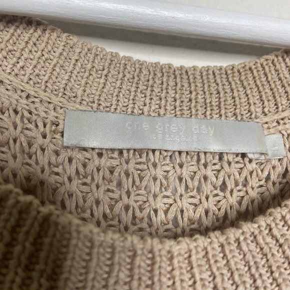 One Grey Day Sleeveless Asymmetric Hem Crochet Tunic Sweater L - Picture 9 of 9